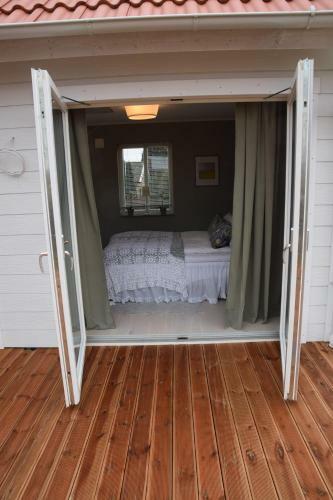 Tv� G�sthus Vid Hav Och Strand