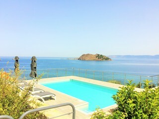 Eleia Seafront Villas