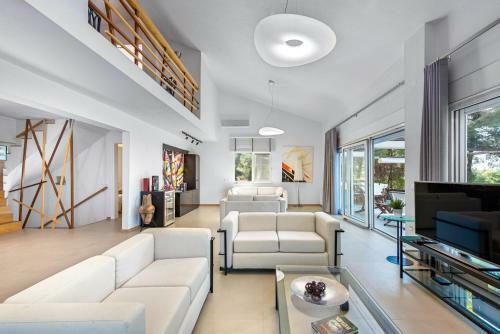 The White Villa At Sani