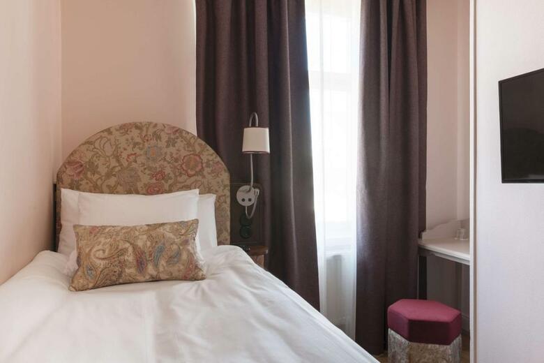 Hotel Ruth; Bw Premier Collection