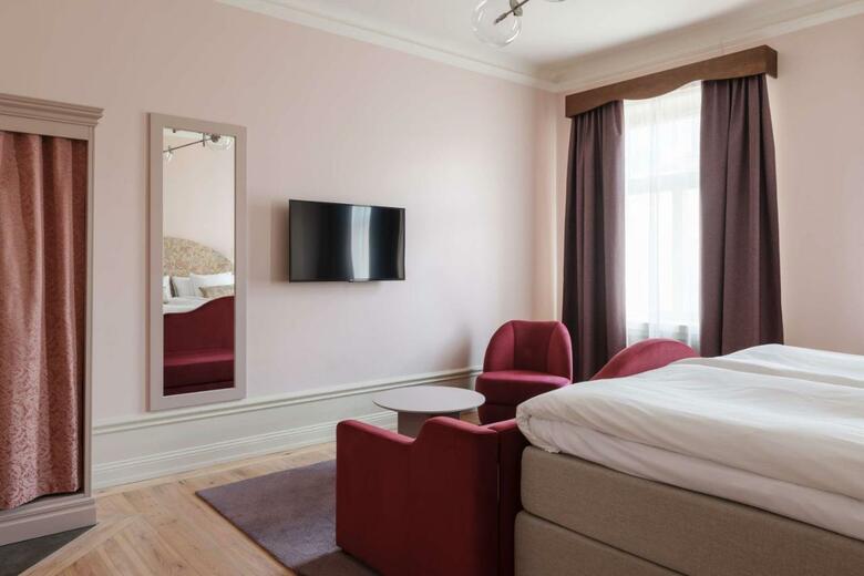 Hotel Ruth; Bw Premier Collection