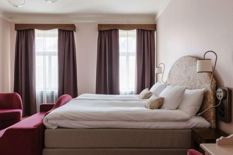 Hotel Ruth; Bw Premier Collection