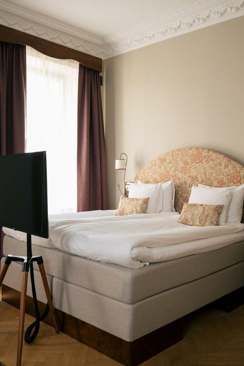 Hotel Ruth; Bw Premier Collection