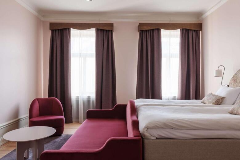 Hotel Ruth; Bw Premier Collection