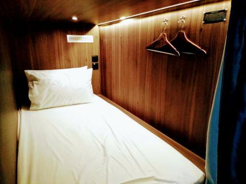Wink Capsule Hostel @ Downtown (sg Clean)