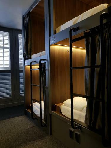 Wink Capsule Hostel @ Downtown (sg Clean)