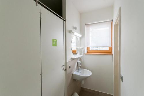 Bed & Breakfast Cube Central Rooms For 2