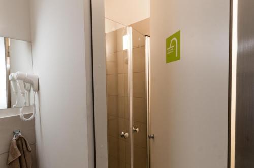 Bed & Breakfast Cube Central Rooms For 2