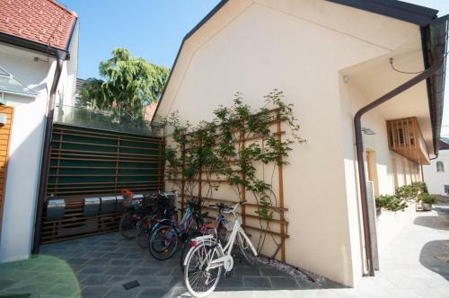 Bed & Breakfast Cube Central Rooms For 2