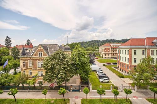 Pre?ernova Apartment With Private Parking