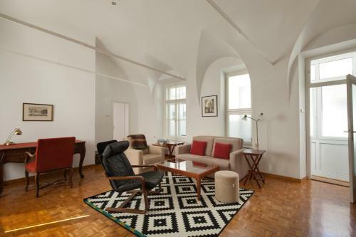 Charming Apartment Laura By Town Hall