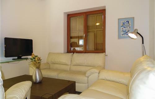 Two-bedroom Apartment In Pomjan