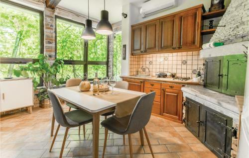 Nice Apartment In Strunjan W/ Wifi