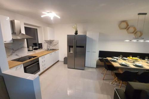 Apartment Four Stars Art-pe