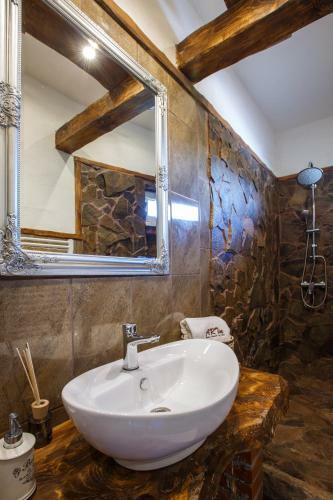 Hostal Penzi�n A Re?taur�cia Artin