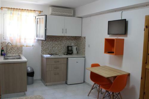 Alexatos Studios & Apartments