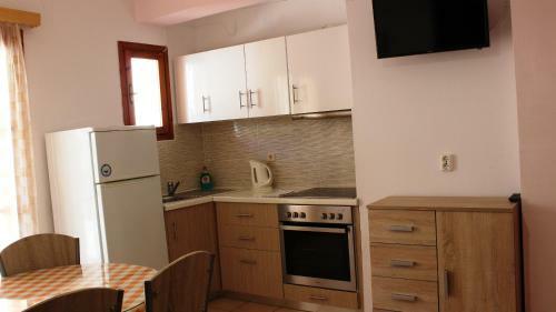 Alexatos Studios & Apartments