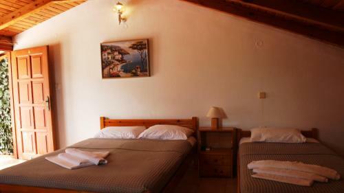 Alexatos Studios & Apartments