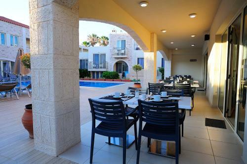 Maravel Apartments