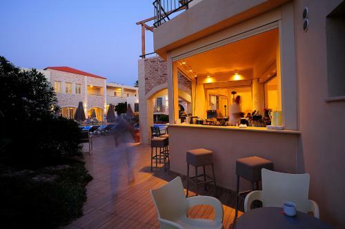 Maravel Apartments