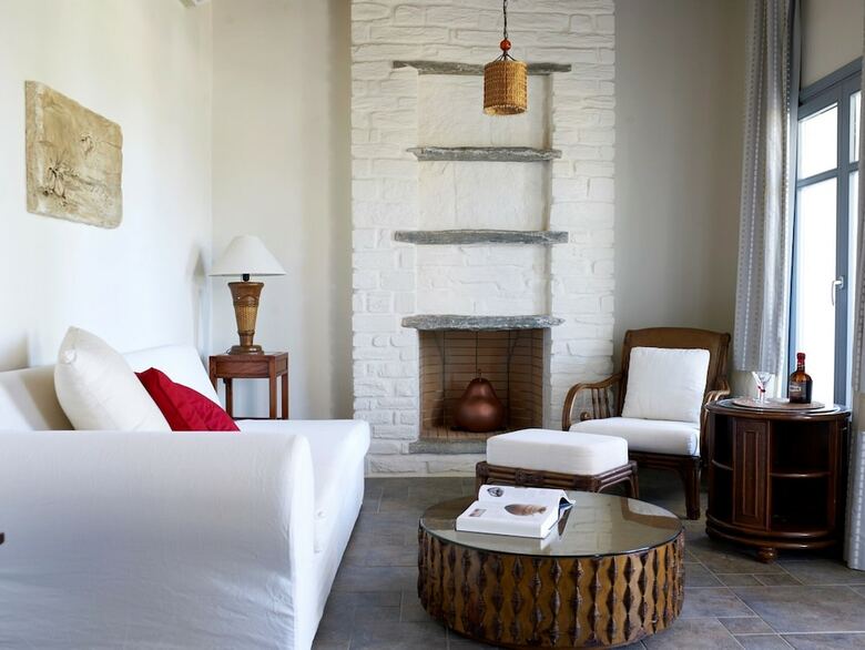 Hotel Porto Kea Suites
