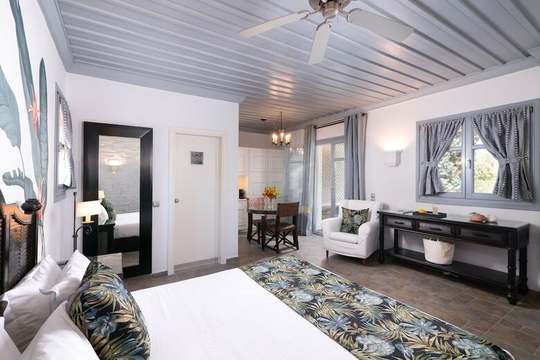 Hotel Porto Kea Suites