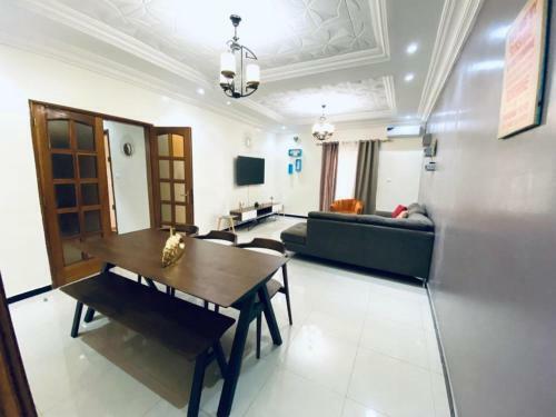 Mam Lovely 3-bed Apartment In Dakar-almadies