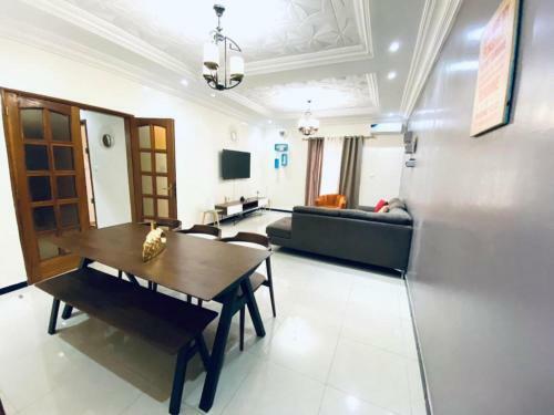 Mam Lovely 3-bed Apartment In Dakar-almadies