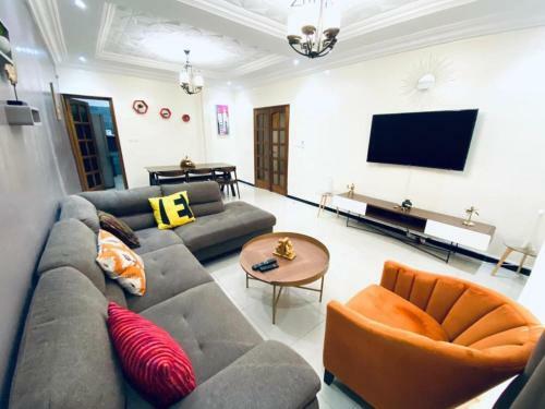 Mam Lovely 3-bed Apartment In Dakar-almadies
