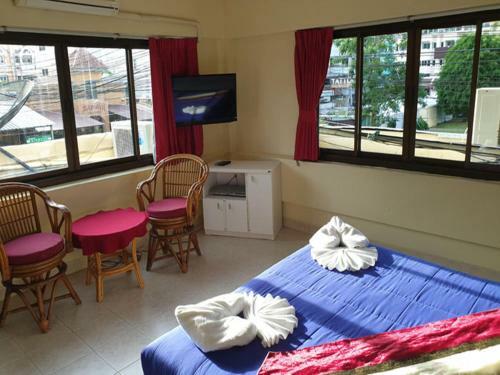 Hostal Oasis Guesthouse & Bar