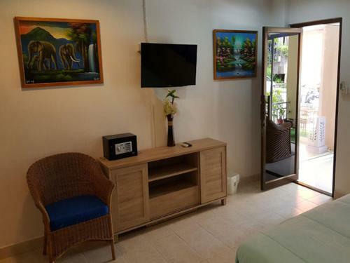 Hostal Oasis Guesthouse & Bar