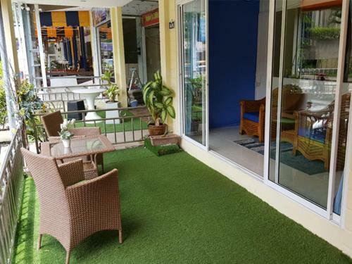 Hostal Oasis Guesthouse & Bar