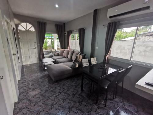 Bungalows By Karon Studio Apartment