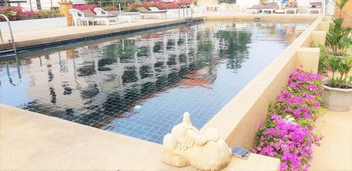 Jomtien Plaza Residence Large Modern Studio Apartment