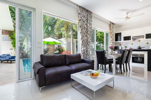 Stylish Aquamarine Villa 3 Br Rawai