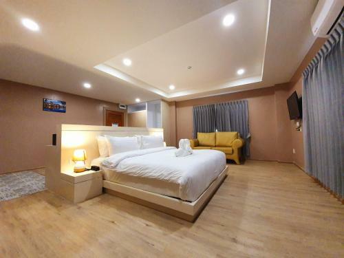 Usabai Riverside Boutique Hotel