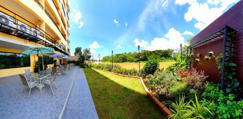 Usabai Riverside Boutique Hotel