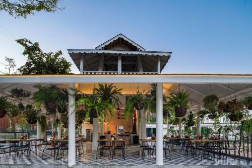 ???????h�flora Hotel