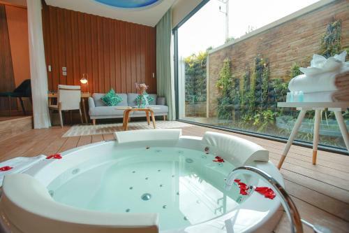Hotel Pool Suite Chiang Mai