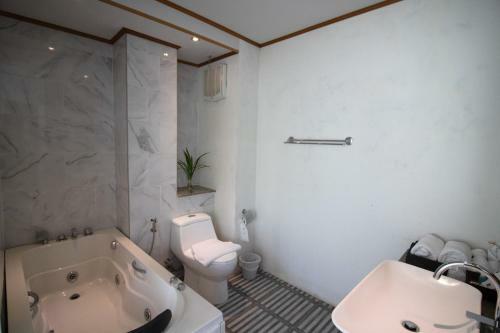 Hotel Royal Train Garden Resort