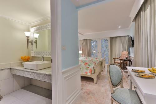 Hotel At Pingnakorn Riverside