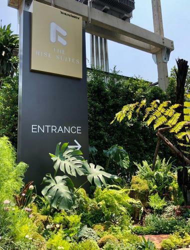 Hotel The Rise Suites