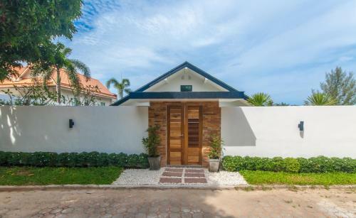Seaview Pool Villa 3br, Long Beach - Monkey Villa