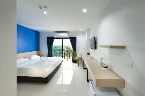 B Hotel