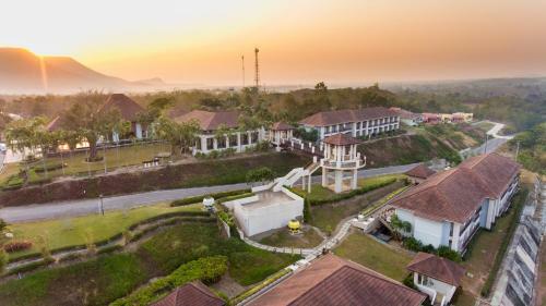 Hotel Leaves Valley Resort