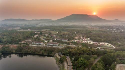 Hotel Leaves Valley Resort