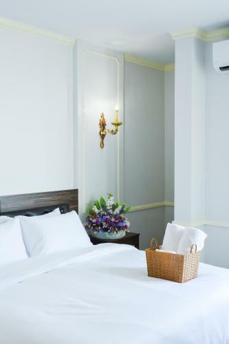 The Maceo Hotel