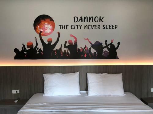 Paramount Palace Hotel Dannok