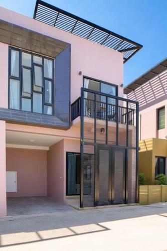 Great 3-bedroom Condo Apt