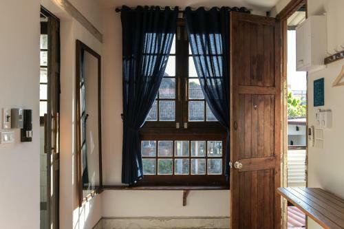 Velawarin Hotel